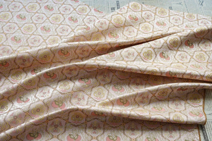 Tissu cheongsam en brocart rose clair : Huit trésors Ruyi, 150 cm de large