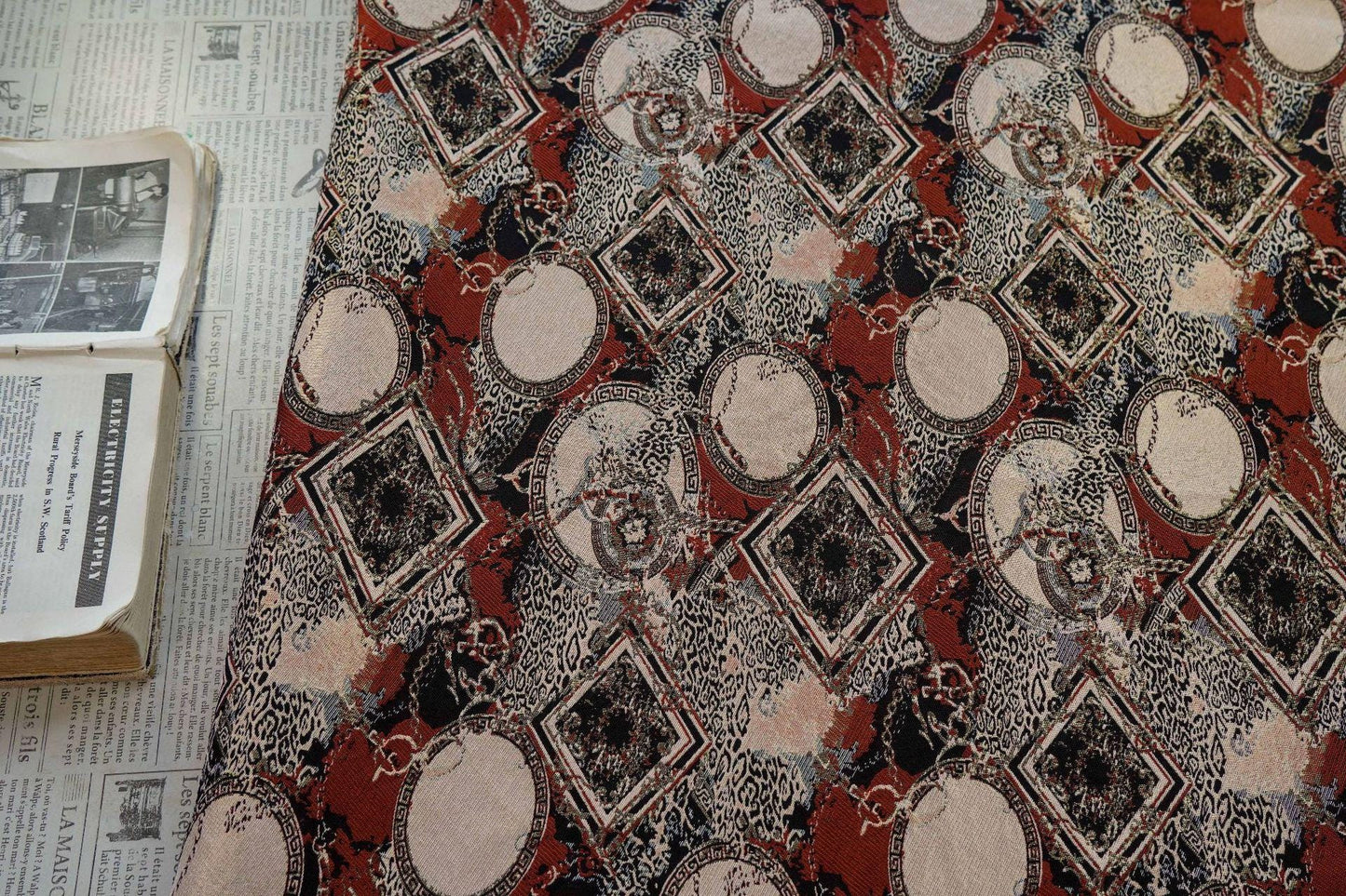 European-Style Jacquard Fabric ��� Round Crest & Scroll Pattern ��� Vest, Waistcoat, Upholstery, Ho"Wide