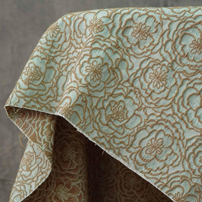 Tissu jacquard floral à fil doré : ameublement 3D, costumes et couture - 140 cm de large