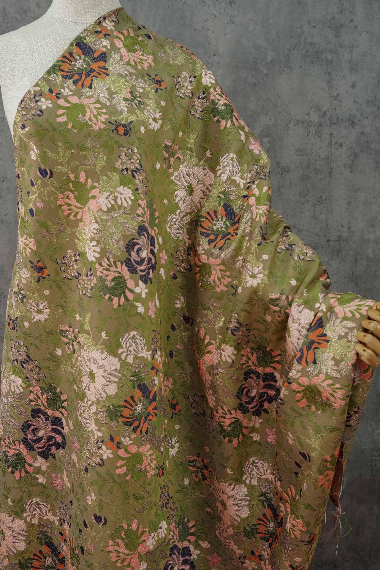 Woven Jacquard Floral Fabric: Vintage Style Brocade Textile (59")