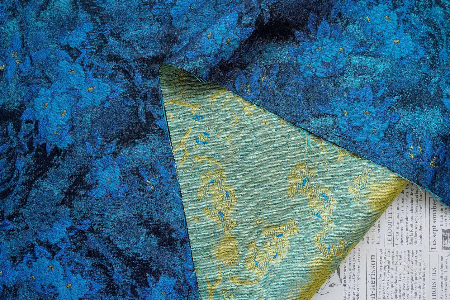 Tissu jacquard à motif floral en relief : Coloris bleu sarcelle et vert champêtres (largeur : 63 pouces)