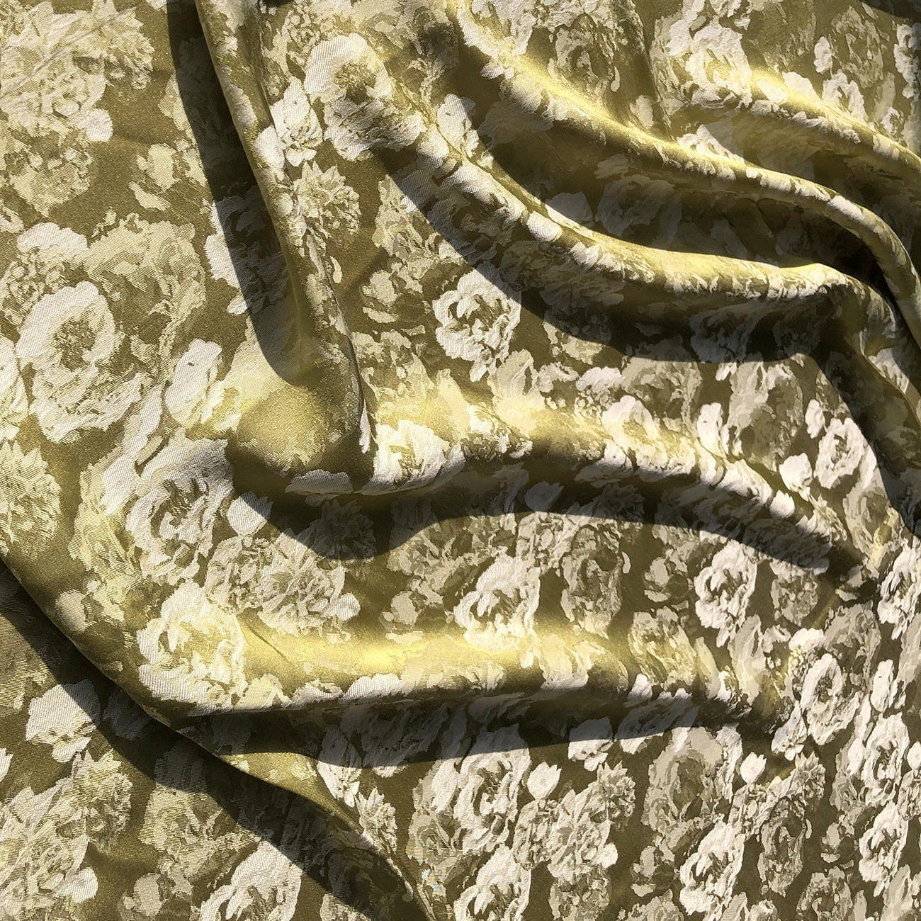 Tissu jacquard rose : mélange coton-rayonne double face (57 po L)