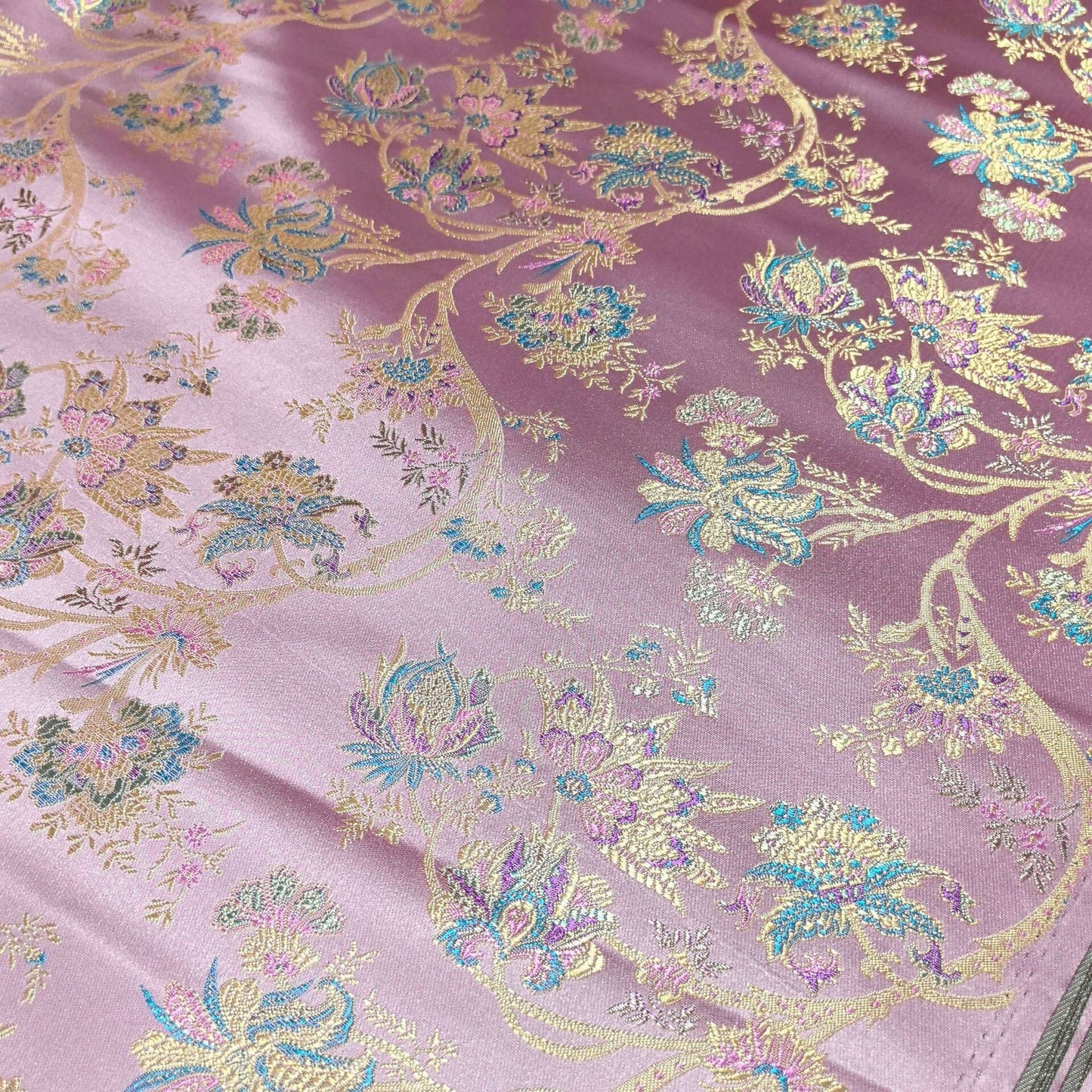 Tissu brocart floral rose : matériau de couture en rayonne de 150 cm de large