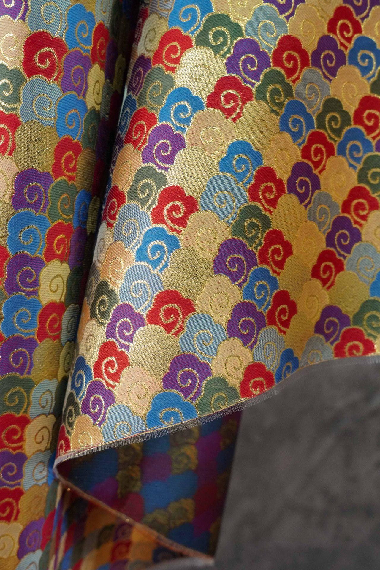 Tissu jacquard à fil doré : Nuage porte-bonheur 3D, pour l’ameublement, les costumes et la couture - 142 cm de large