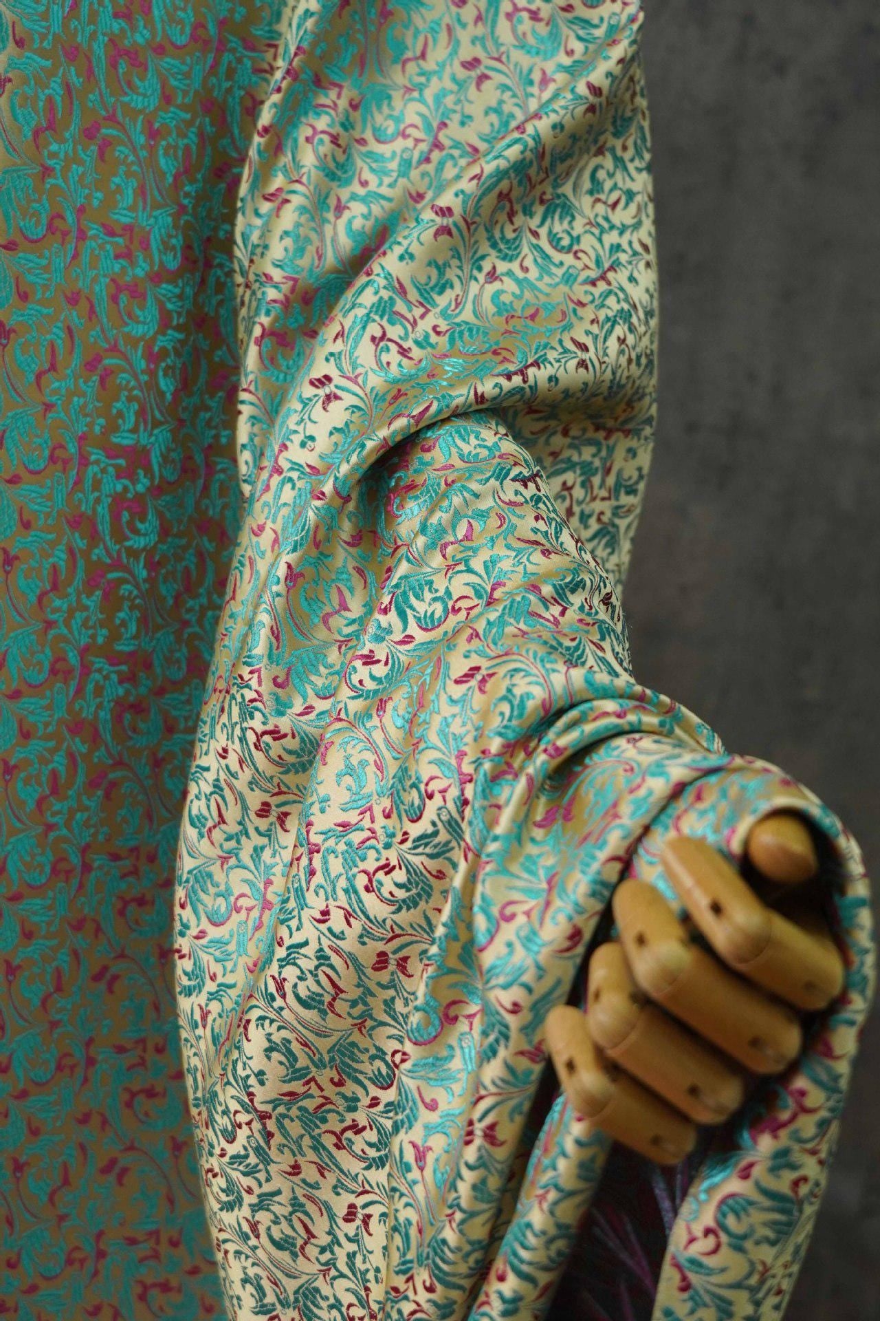 Tissu brocart bleu sarcelle et violet : jacquard Renaissance, 150 cm de large