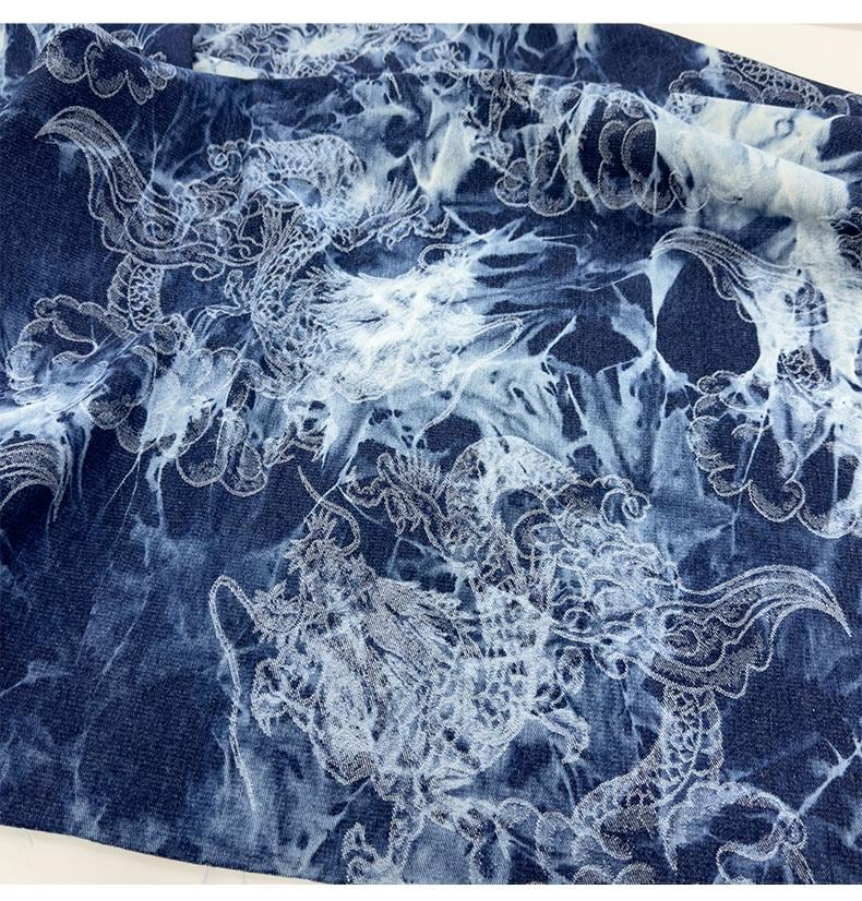 Tissu denim en coton délavé tie-dye : matière jean bleu délavé (170 cm de large)