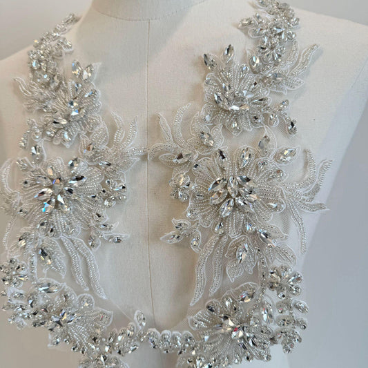 Appliqué de diamants cousu à la main : accessoire pour robe de mariée