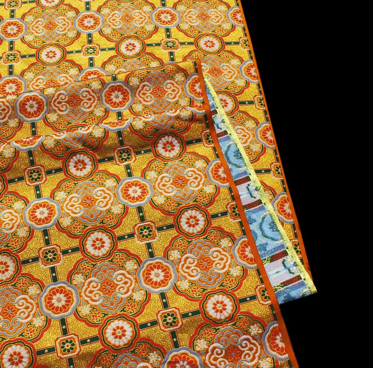 Tissu brocart de soie chinois : 147 cm de large, motif Sihe pour la couture et la décoration