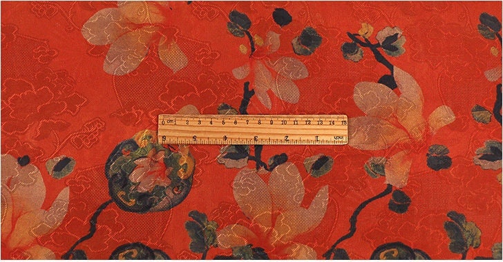 Tissu satiné rouge à imprimé floral - 150 cm de large