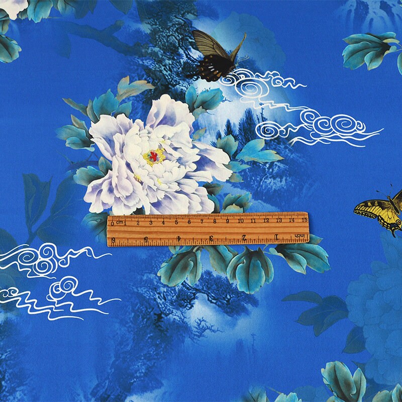 Tissu à imprimé floral papillon : Mélange de polyester et d'élasthanne bleu à motifs botaniques