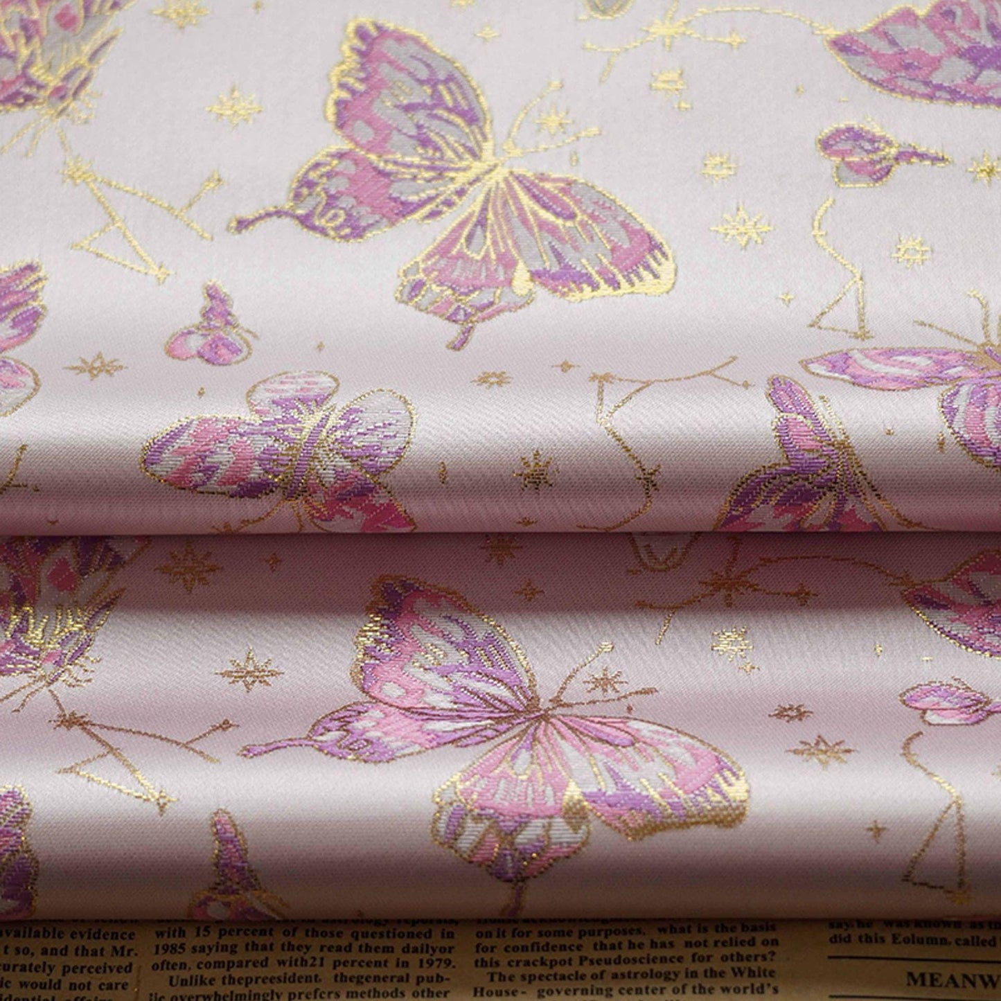 Tissu brocart de soie rose : Jacquard à motifs floraux papillons, 150 cm de large