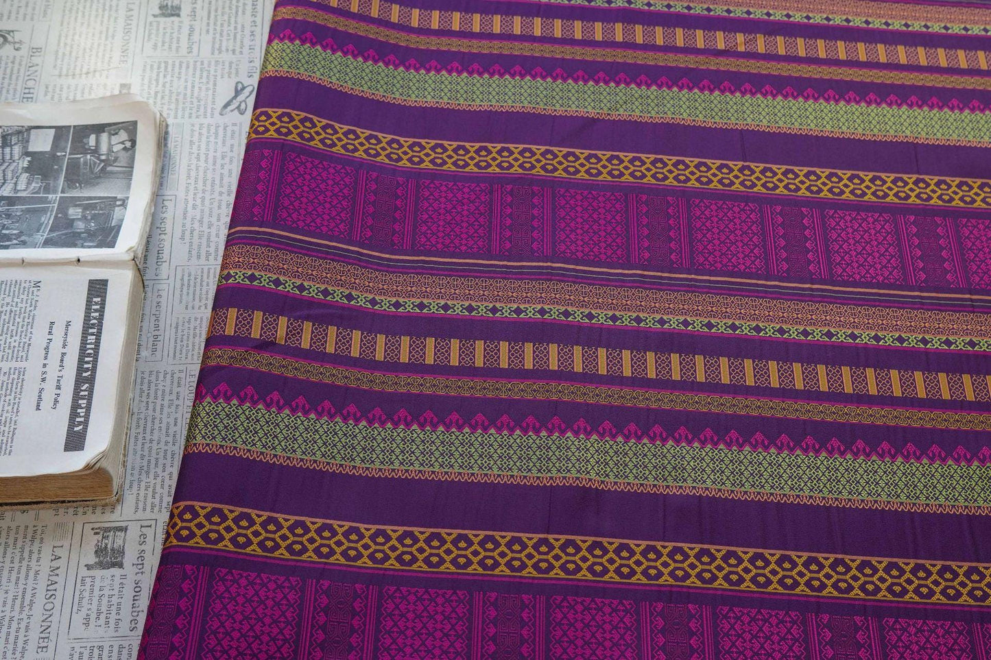 Tissu brocart Zhuang vintage ��� Tissu tissé à rayures losanges" Large