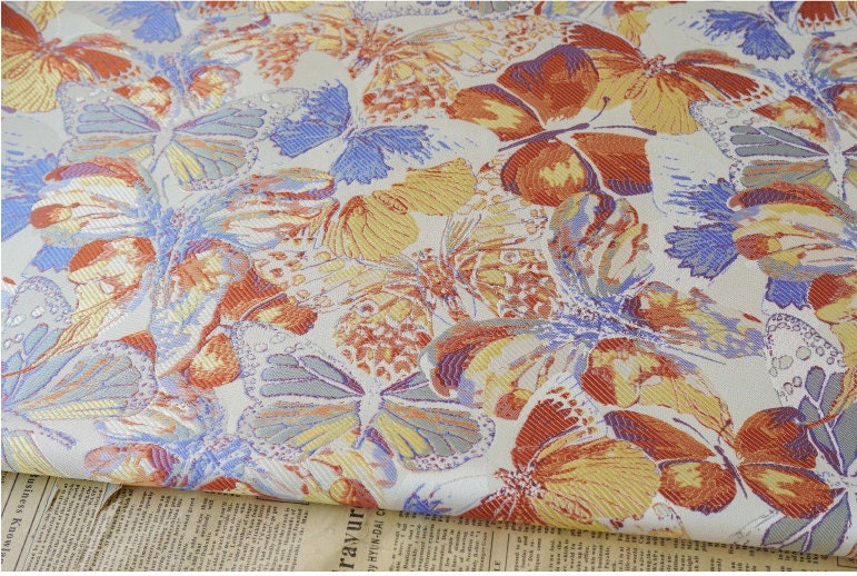 Tissu jacquard papillon : mélange acrylique et polyester texturé 3D (57 po de largeur)