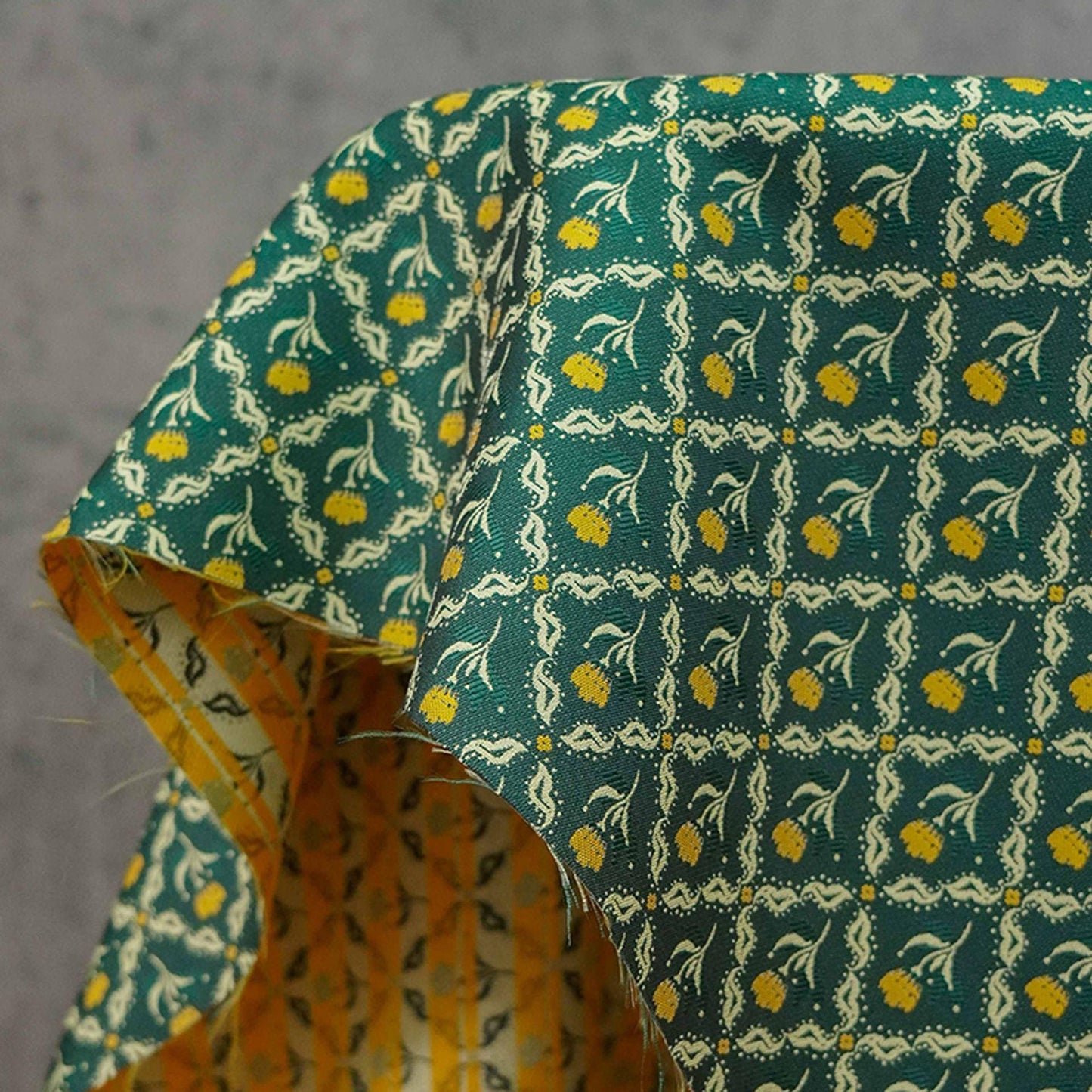 Tissu jacquard tulipe tissé : textile vintage double face, 160 cm de large