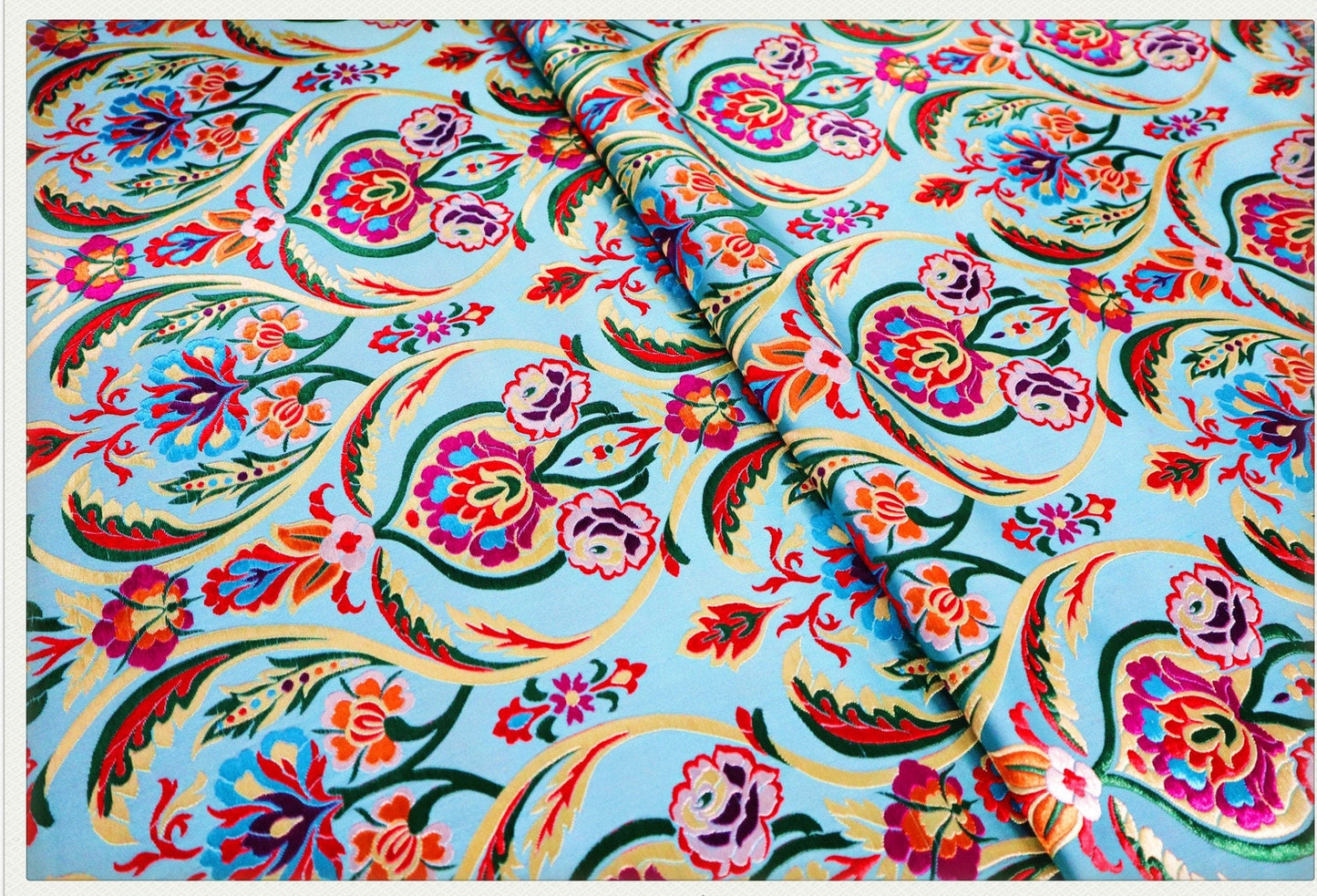 Tissu brocart de soie à motifs floraux (largeur 75 cm) : Ameublement et couture