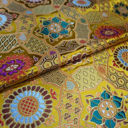 Tissu brocart à fleurs précieuses : Ameublement, matelassage et couture bouddhistes colorés