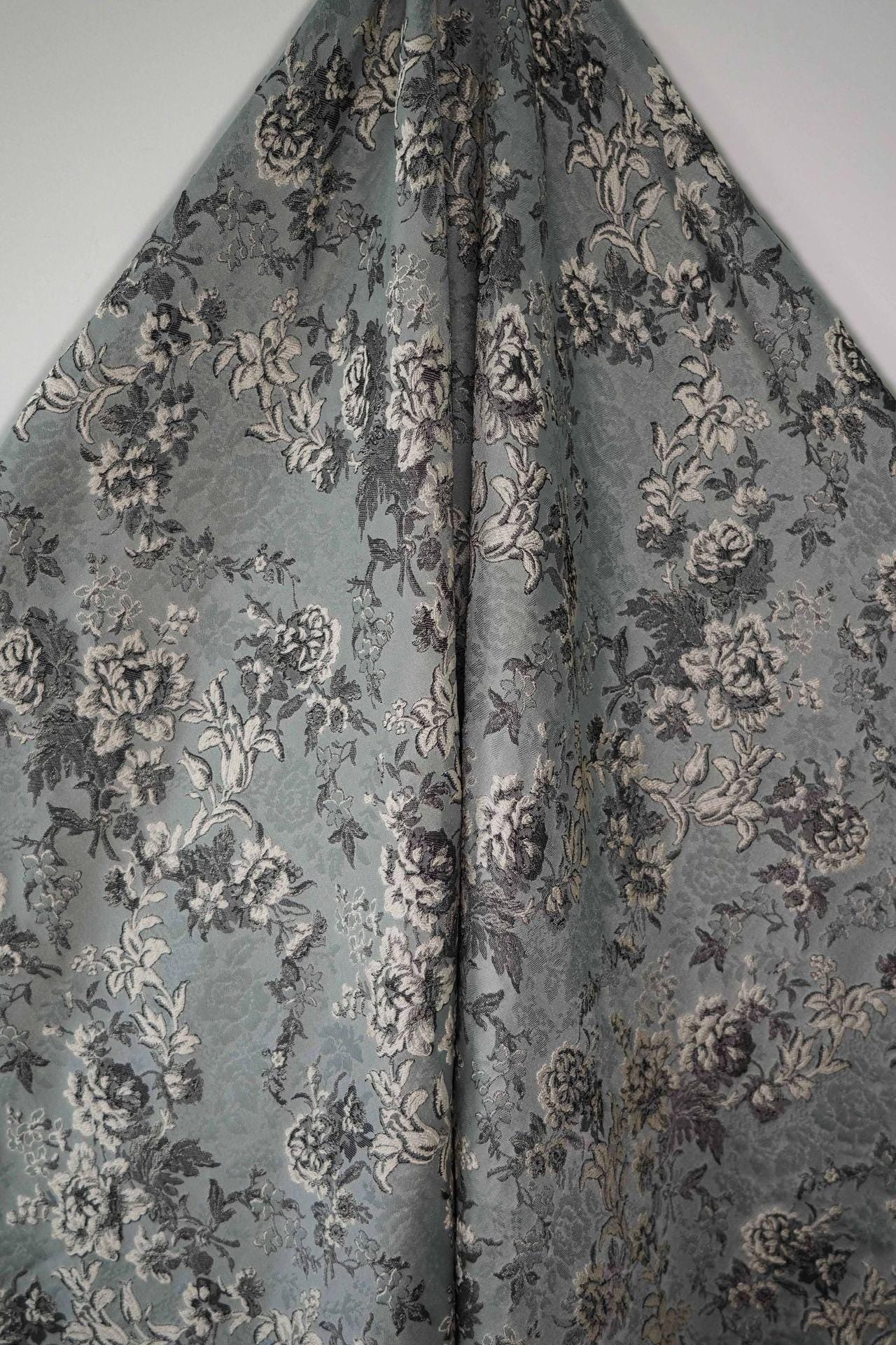Tissu jacquard brocart style palais : damas floral, 150 cm de large