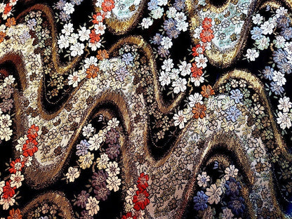 Tissu jacquard floral Nishijin : brocart de soie noir et or