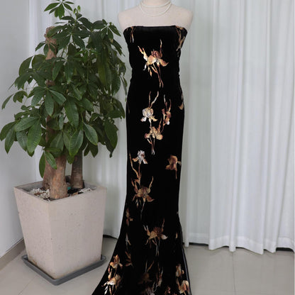 Tissu velours noir : imprimé floral doré, 140 cm de large