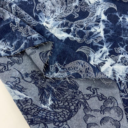 Tissu denim en coton délavé tie-dye : matière jean bleu délavé (170 cm de large)