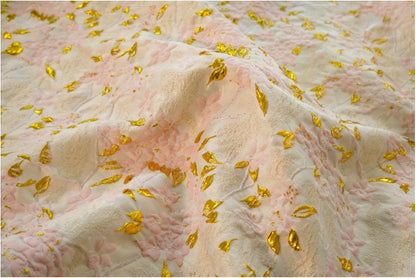 Tissu jacquard floral à fils dorés : 130 cm de large, pour l’ameublement et la confection de costumes