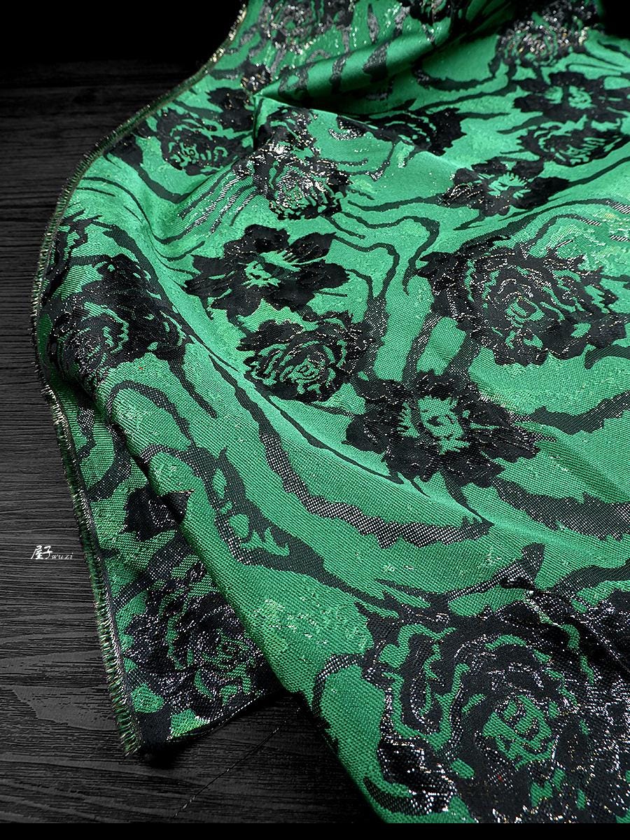 Tissu jacquard vert gaufré : polyester de luxe pour l’ameublement, les rideaux et la couture