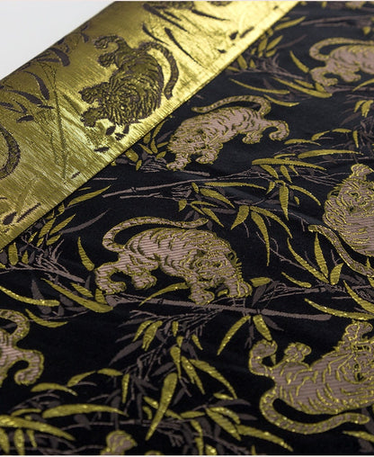 Tissu brocart de soie et bambou tigre : Nishijin tissé avec du fil d'or (29,5" de large)