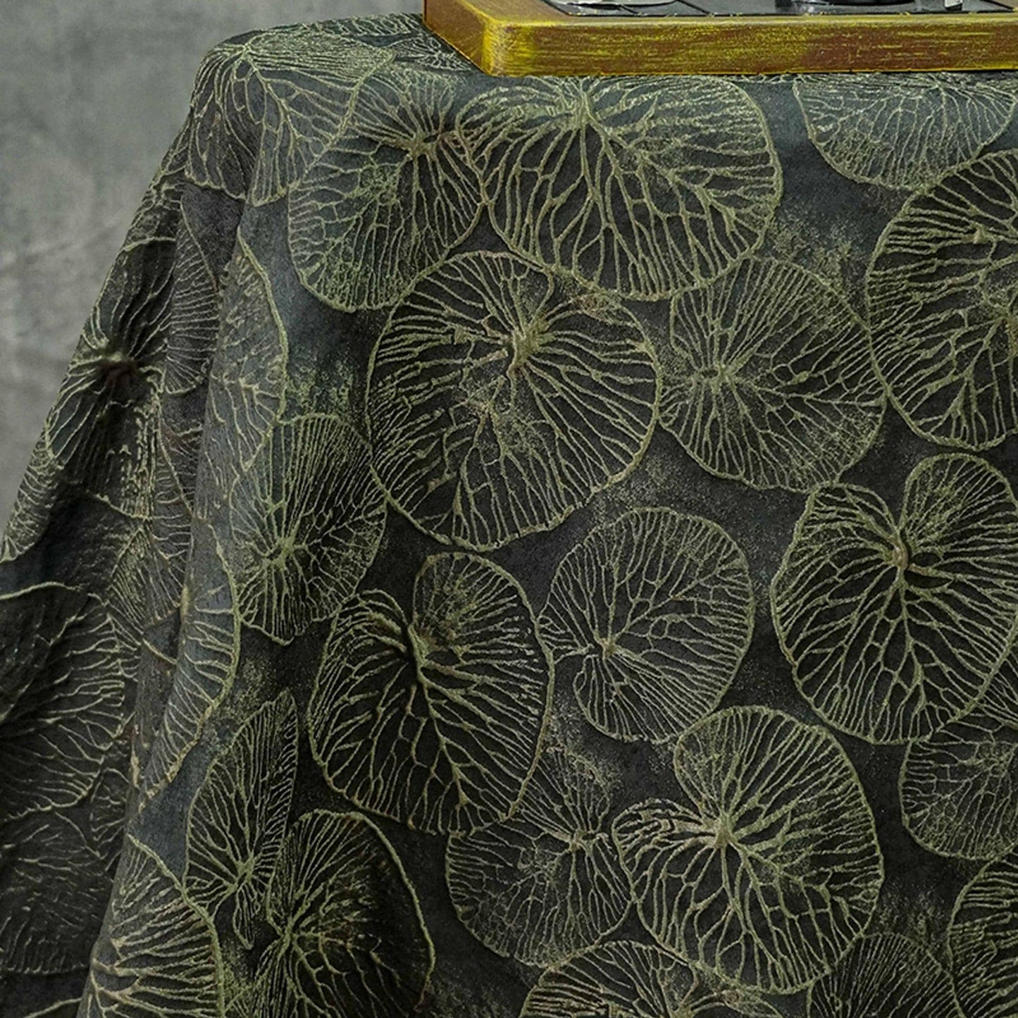 Tissu jacquard 3D à motif feuille de lotus : vert foncé, pour ameublement, couture et loisirs créatifs - 140 cm de large