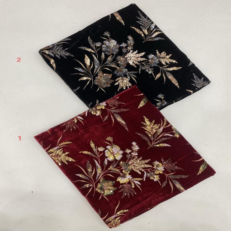 Tissu velours brodé de sequins ��� Motifs floraux Desi" Large