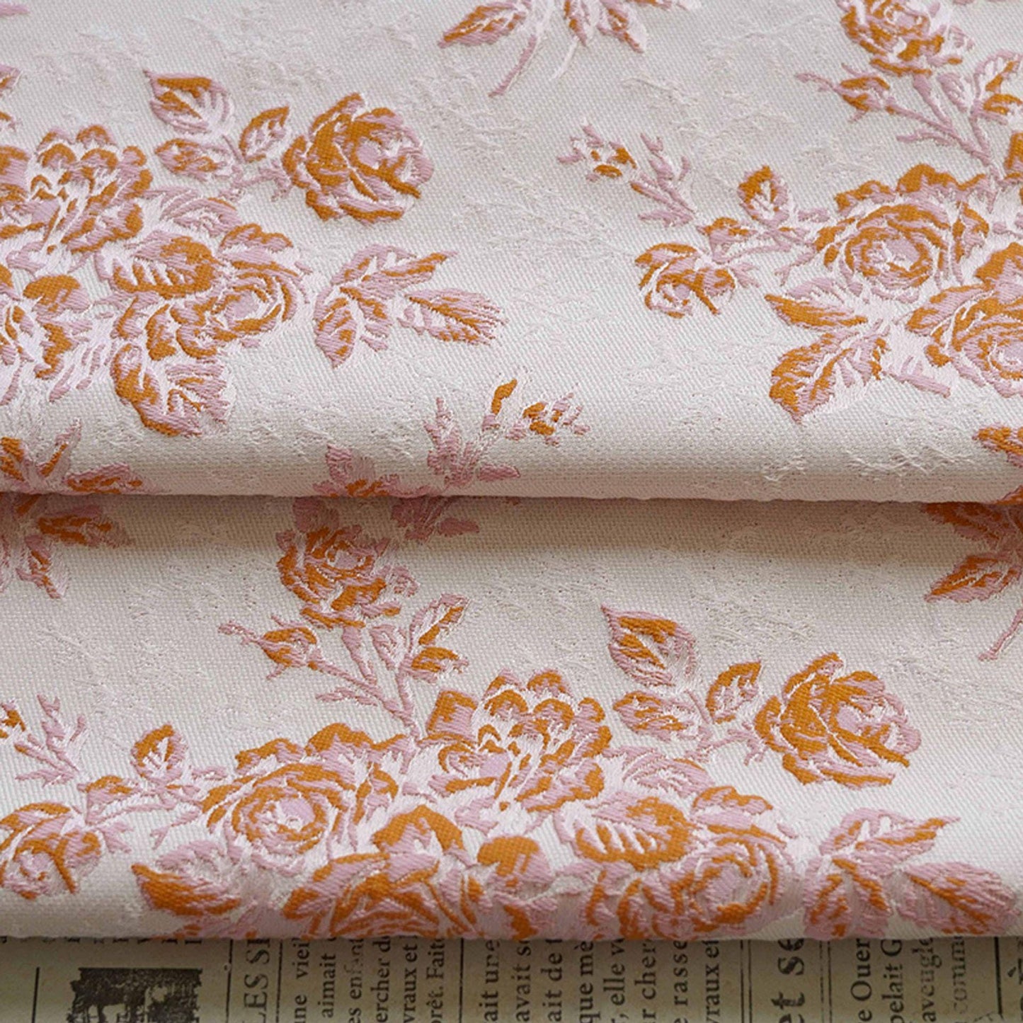 Tissu jacquard floral en relief : texture rigide 3D, ameublement et costumes - 157 cm de large