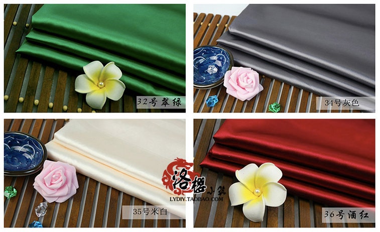 Tissu satin de soie uni : tissu de luxe pour robes de 150 cm de large
