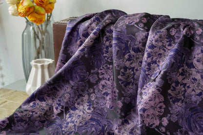 Tissu jacquard à motifs floraux violets : tissu teint en fil de 152 cm de large pour la couture et l’ameublement
