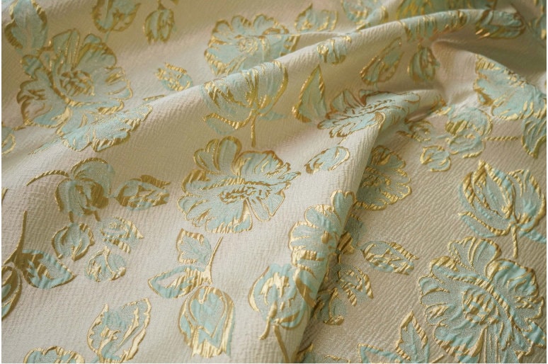 Tissu jacquard pivoine à fil d'or : tissu d'ameublement vintage de créateur, 140 cm de large