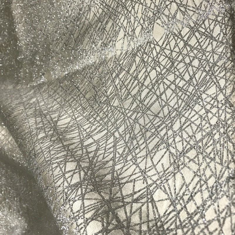 Tissu jacquard à fil argenté : ameublement et matelassage haut de gamme, 145 cm de large
