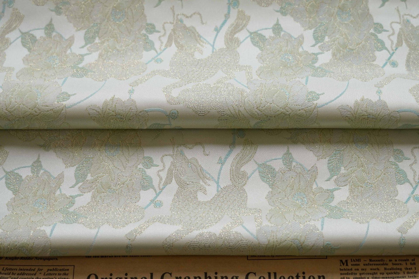 Tissu brocart à fils d'or : Matériel de couture floral mongol tibétain