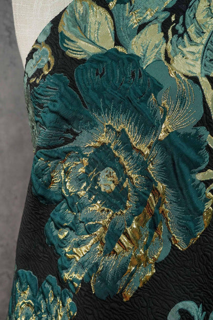 Tissu jacquard floral vintage ��� Métallisé en relief 3D 3"W
