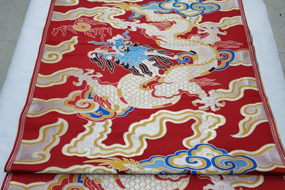 Tissu Dragon Volant Rouge Chinois : Brocart de Satin de Soie, 74 cm de large