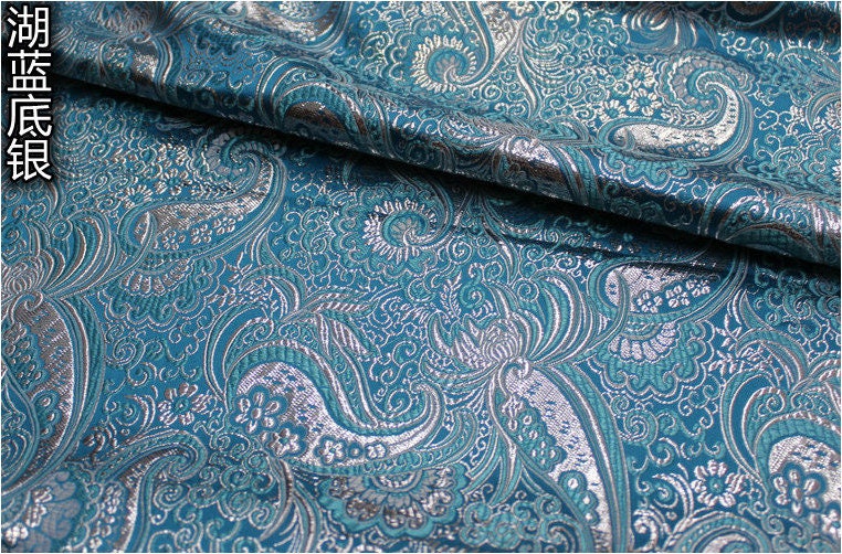 Tissu brocart argenté à motifs floraux : largeur 75 cm, matière couture rigide