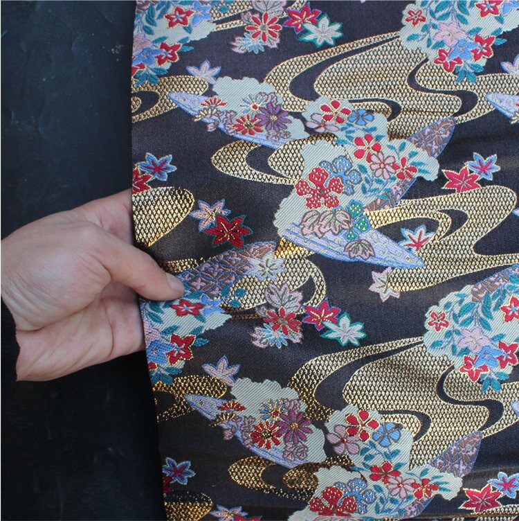 Tissu brocart japonais Nishijin : Jacquard de soie et rayonne à motif de fleurs de cerisier et d'eau vive