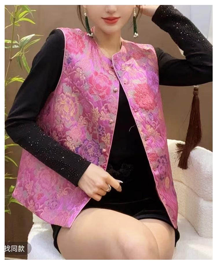 Hot Pink Floral Brocade Fabric: Gold Thread Kimono Nishijin (59"W)