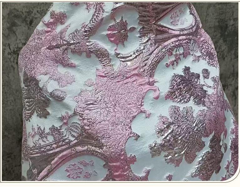 Tissu jacquard métallisé 3D rose, européen et américain, pour vêtements ��� Textile de luxe et de mode Large