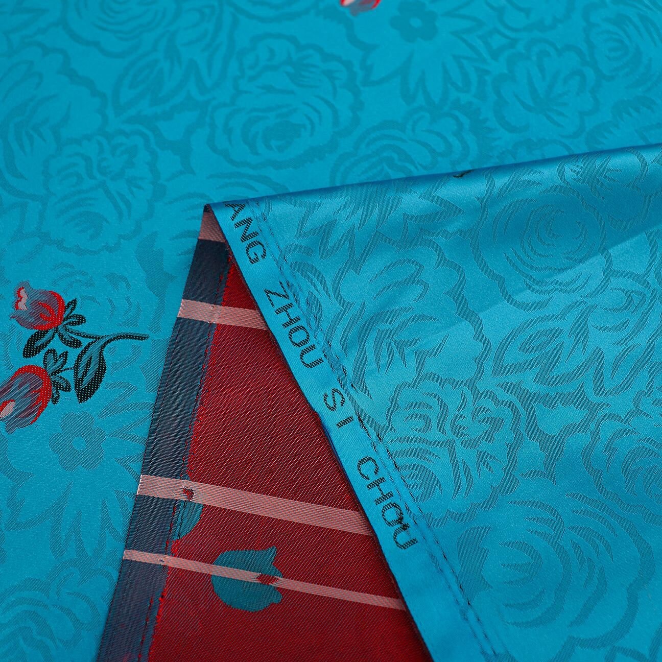 Tissu brocart de nylon à roses rouges : confection de robes Cheongsam, matelassage – au mètre