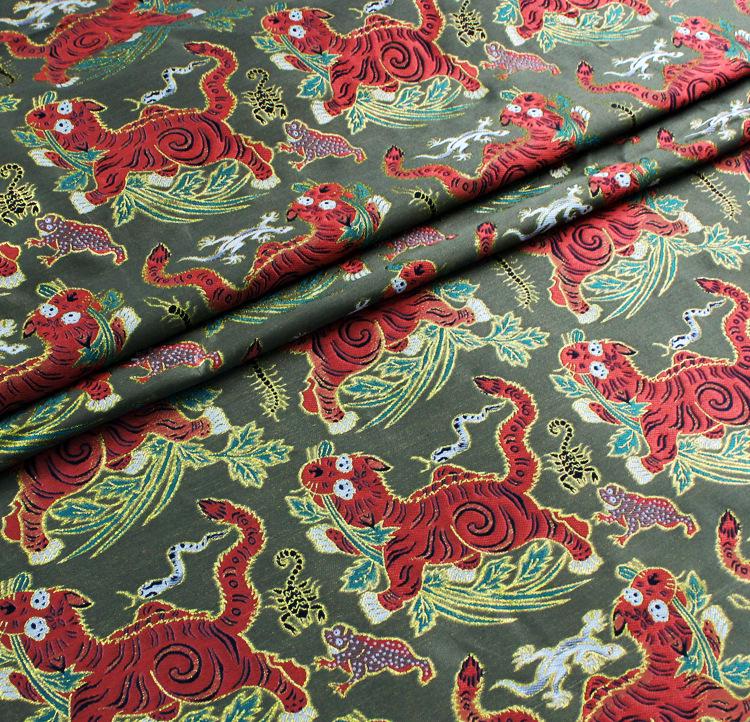 Tissu rayonne à motif tigre : motif or mongol tibétain, 147 cm de large