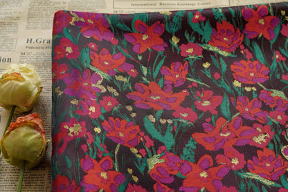 Tissu jacquard à motif floral avec fil doré : texture 3D, largeur 165 cm