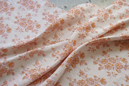 Tissu jacquard floral en relief : texture rigide 3D, ameublement et costumes - 157 cm de large