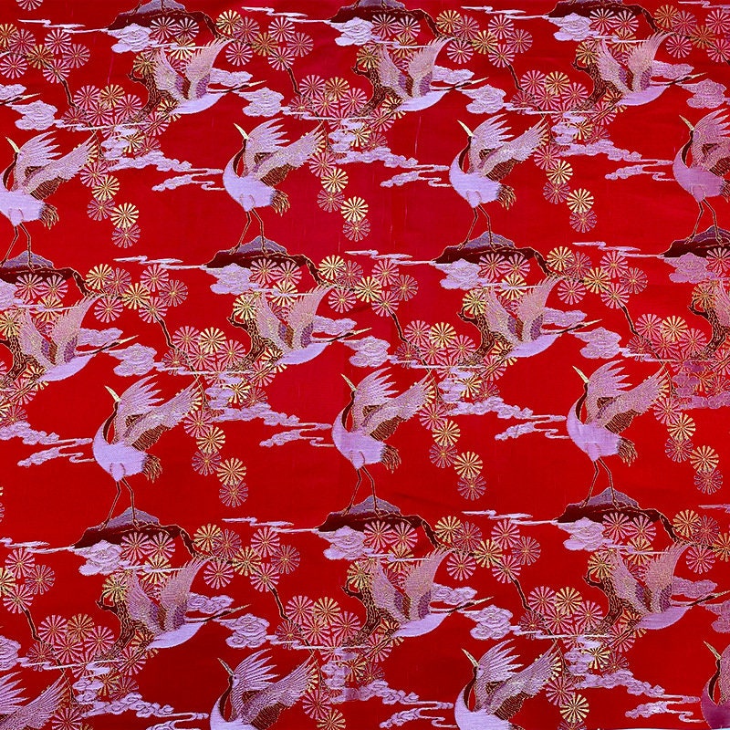 Tissu satin jacquard à motif de grues rouges : brocart antique pour cheongsam (au mètre)