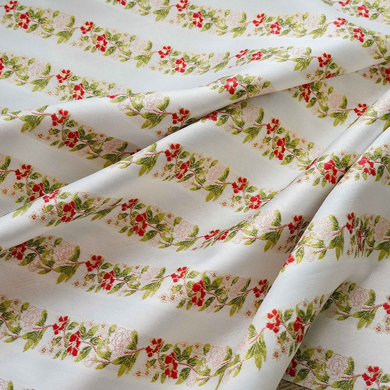 Tissu jacquard floral à fil doré : rayures pour ameublement, costumes et décoration