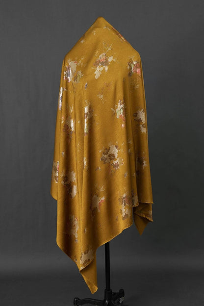 Tissu jacquard à motifs floraux dorés : acétate brillant pour la confection de vêtements
