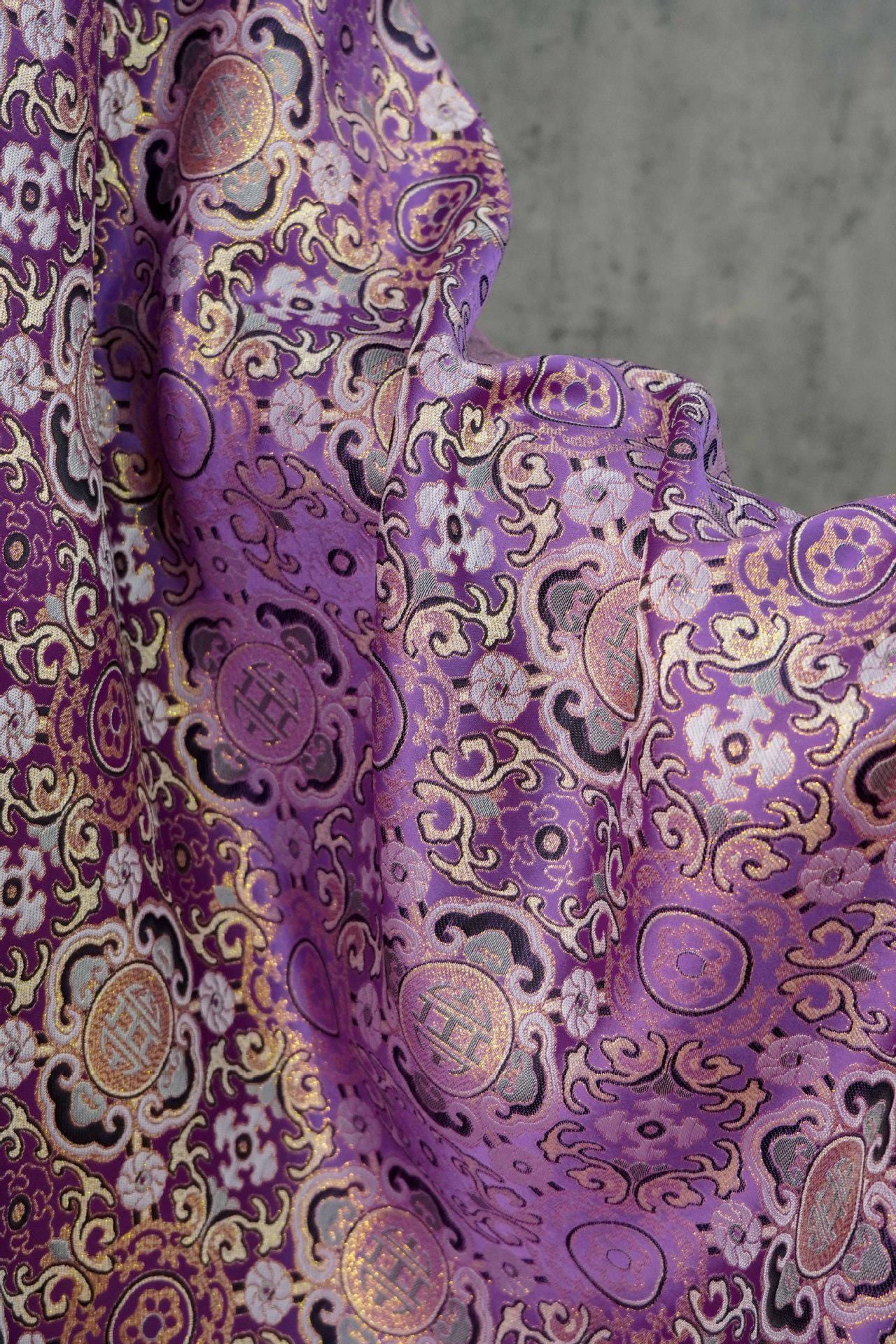 Tissu brocart jacquard à fils d'or ��� Patte chinoise porte-bonheur" Large