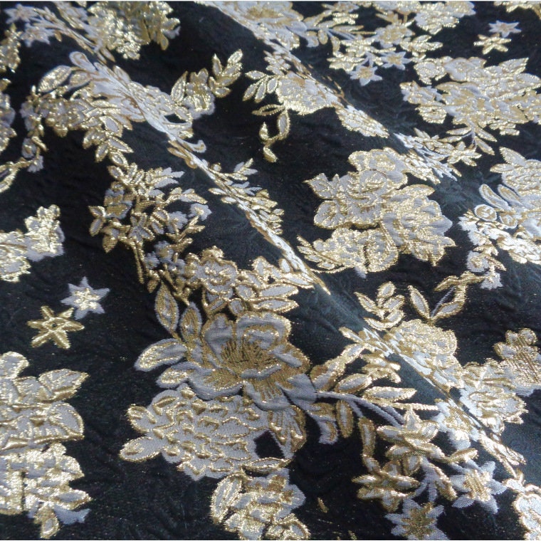 Tissu jacquard floral à fil doré : texture 3D pour ameublement, costumes et décoration (57 po de largeur)